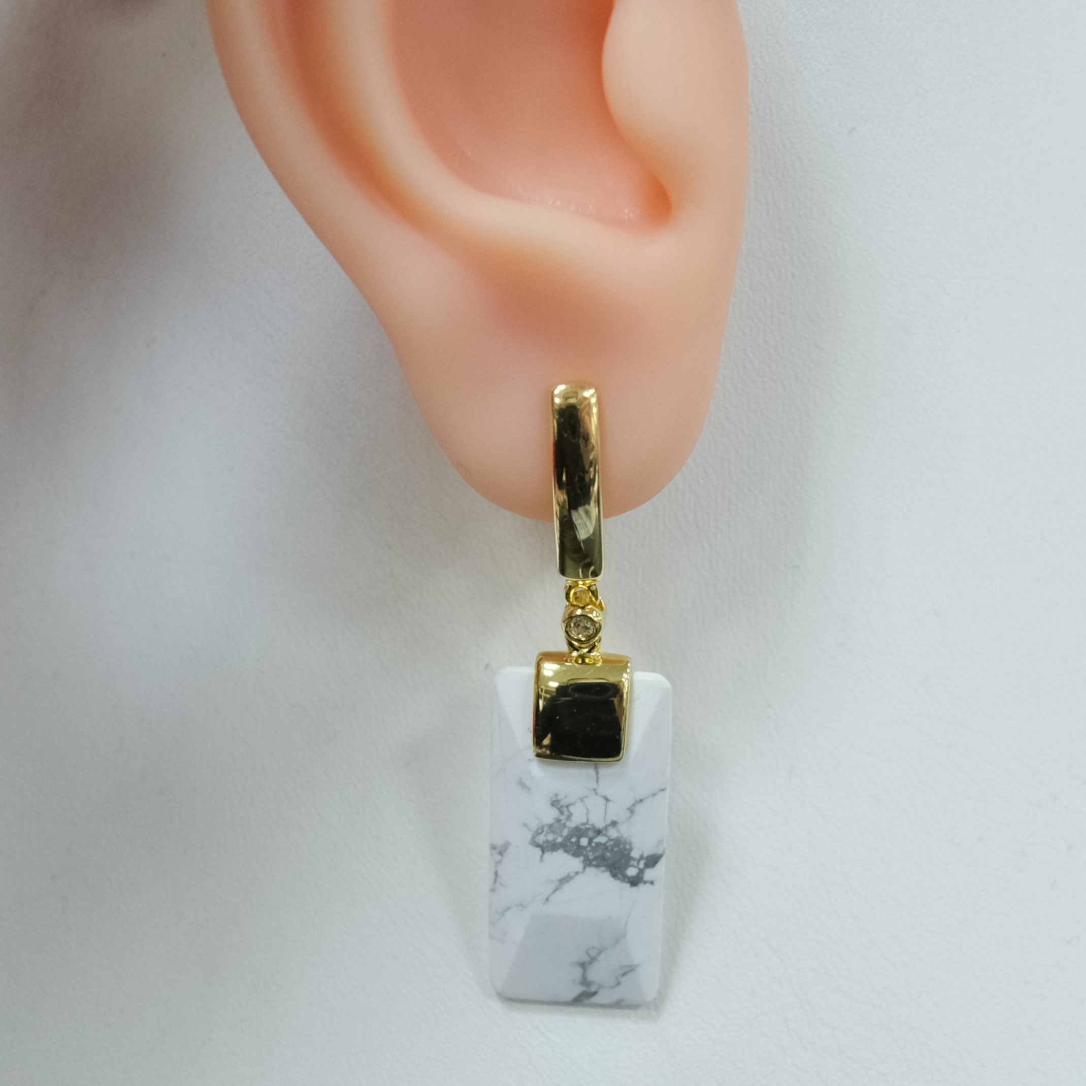 Серебряные серьги с говлитами
